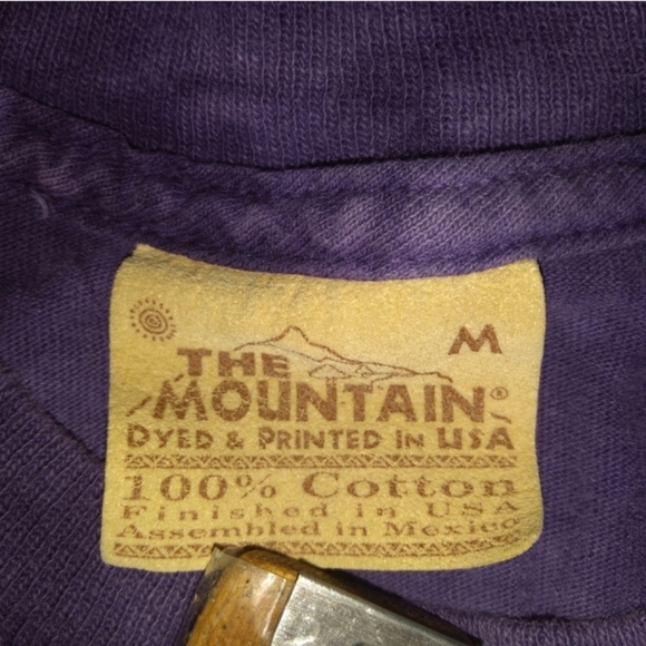 The Mountain Horses Running in stream Shirt Sz Medium - Picture 3 of 6